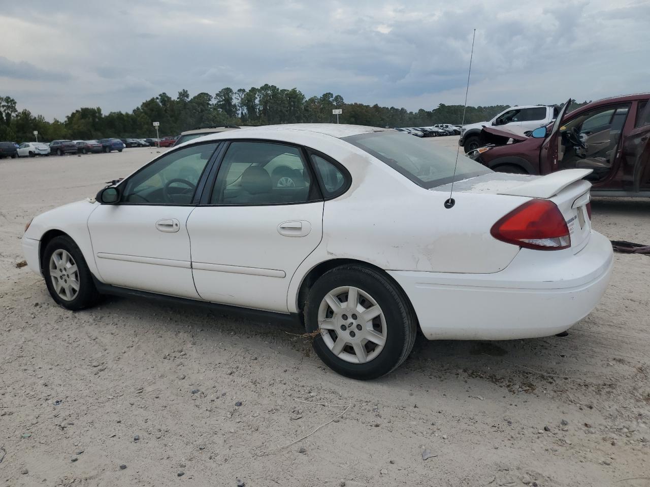 2006 FORD TAURUS SE photo 2