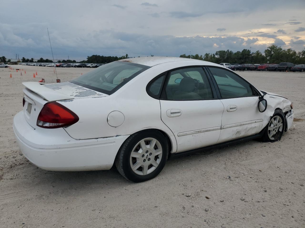 2006 FORD TAURUS SE photo 3