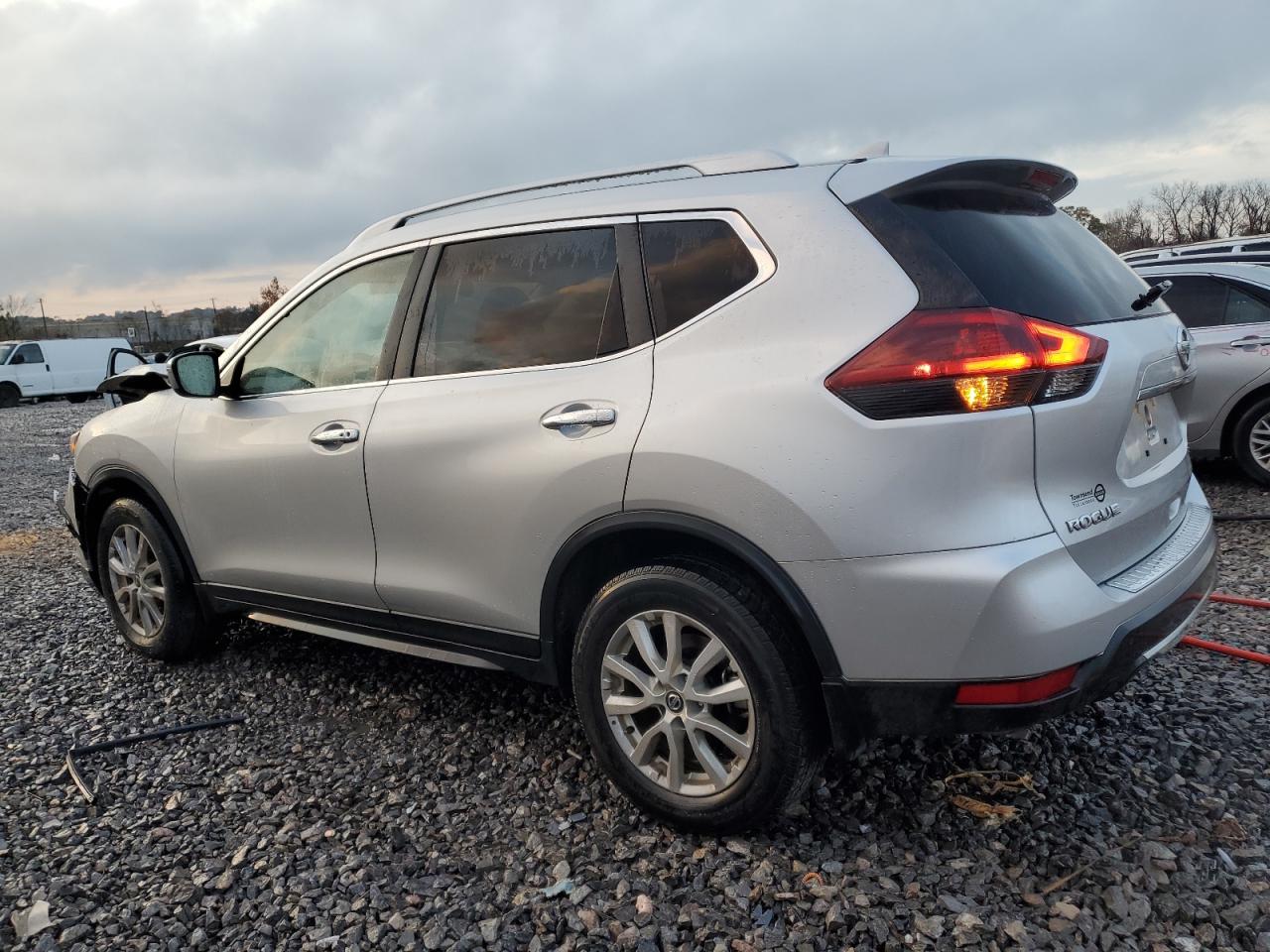 2018 NISSAN ROGUE SV photo 4