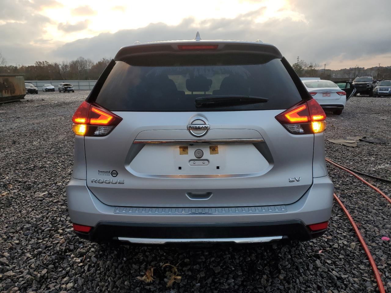 2018 NISSAN ROGUE SV photo 16