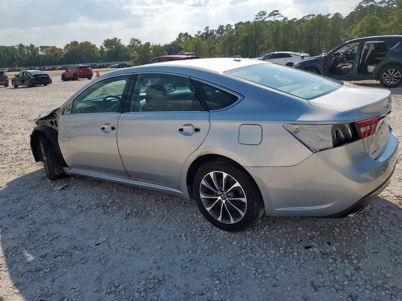 2016 TOYOTA AVALON XLE photo 2