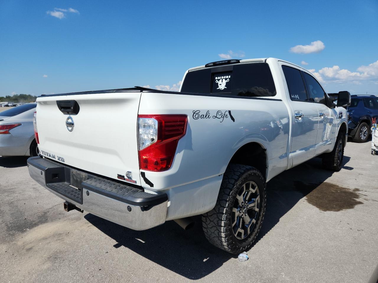 2016 NISSAN TITAN XD SL photo 5