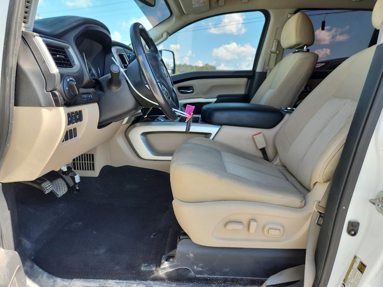 2016 NISSAN TITAN XD SL photo 13