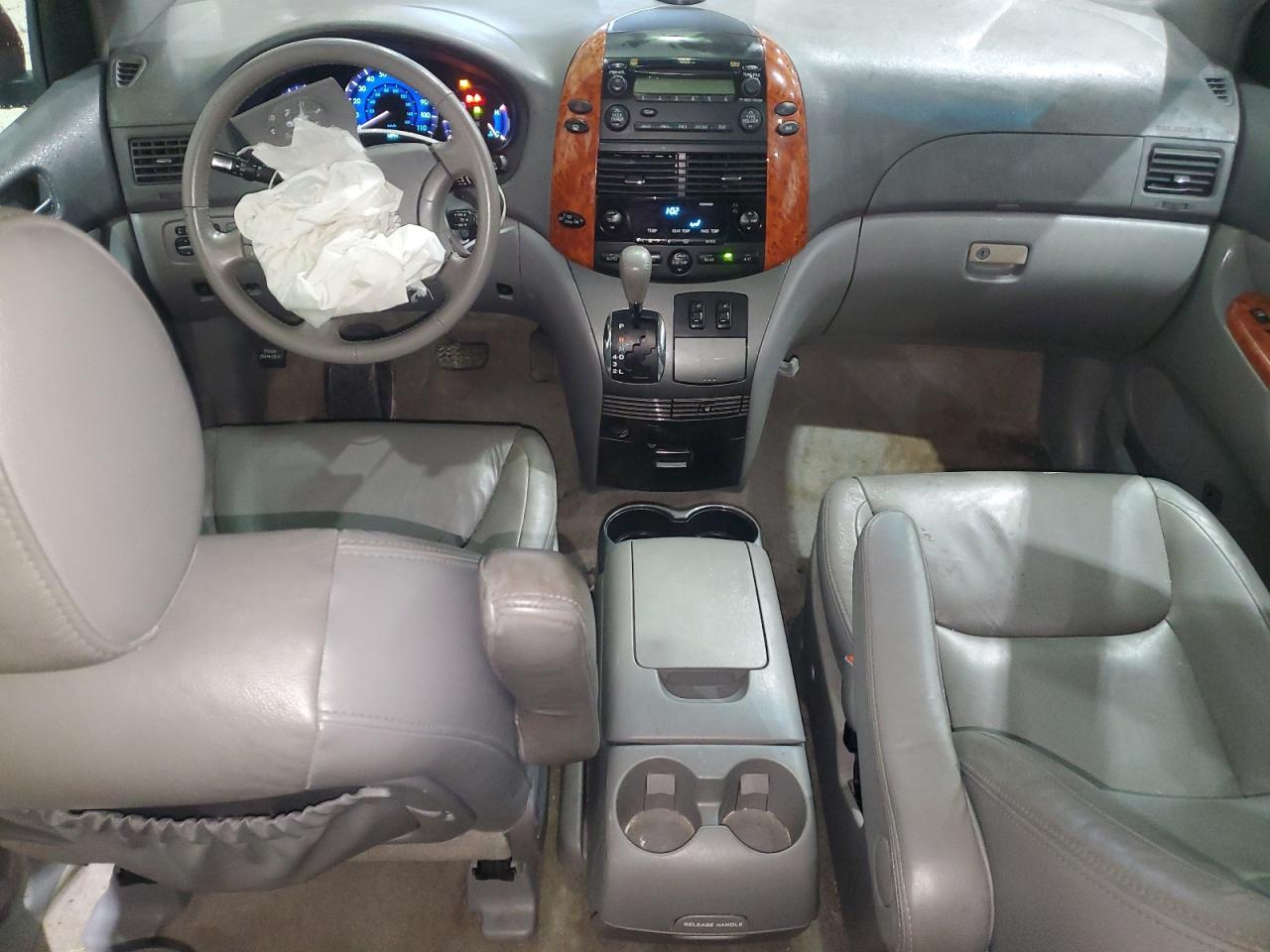 2008 TOYOTA SIENNA XLE photo 15