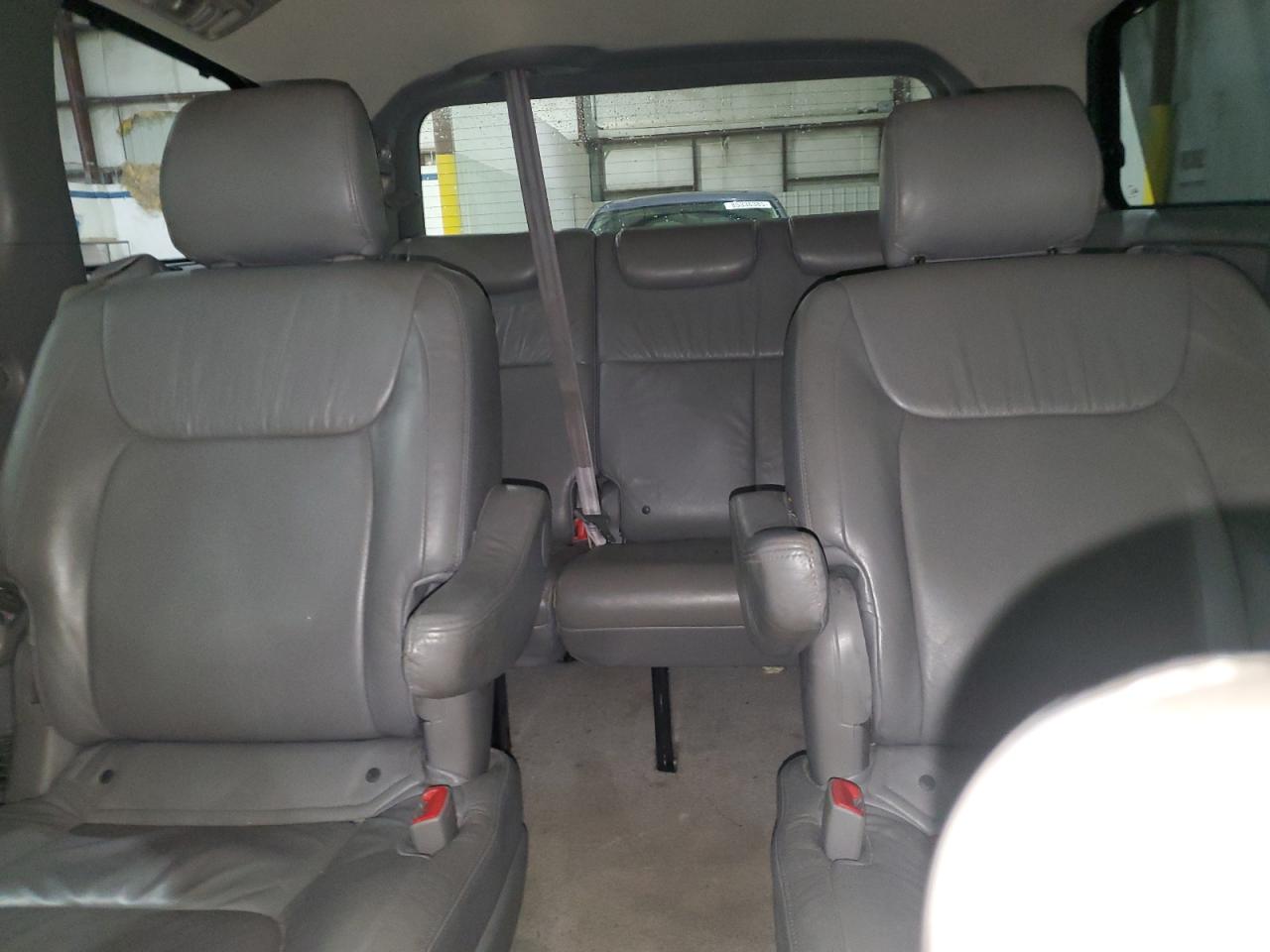 2008 TOYOTA SIENNA XLE photo 19