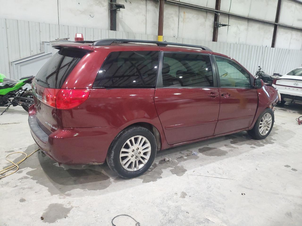 2008 TOYOTA SIENNA XLE photo 5