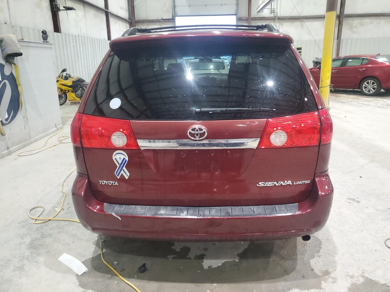 2008 TOYOTA SIENNA XLE photo 11