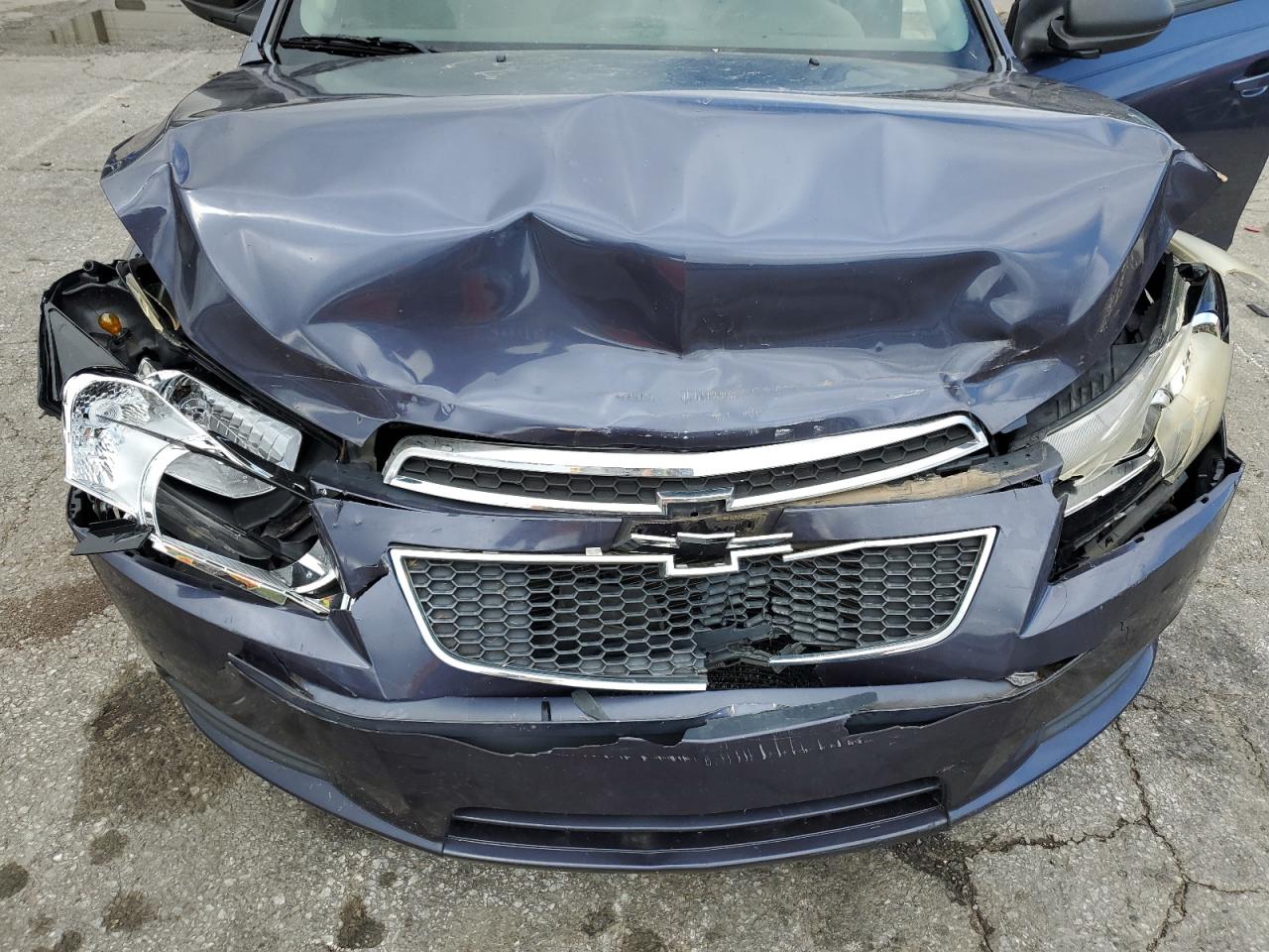2013 CHEVROLET CRUZE LS photo 11