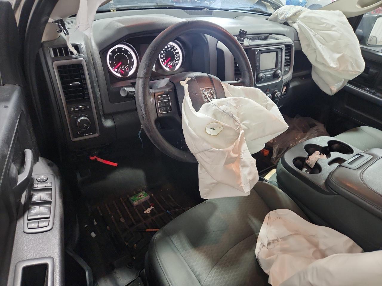 2016 RAM 1500 ST photo 15