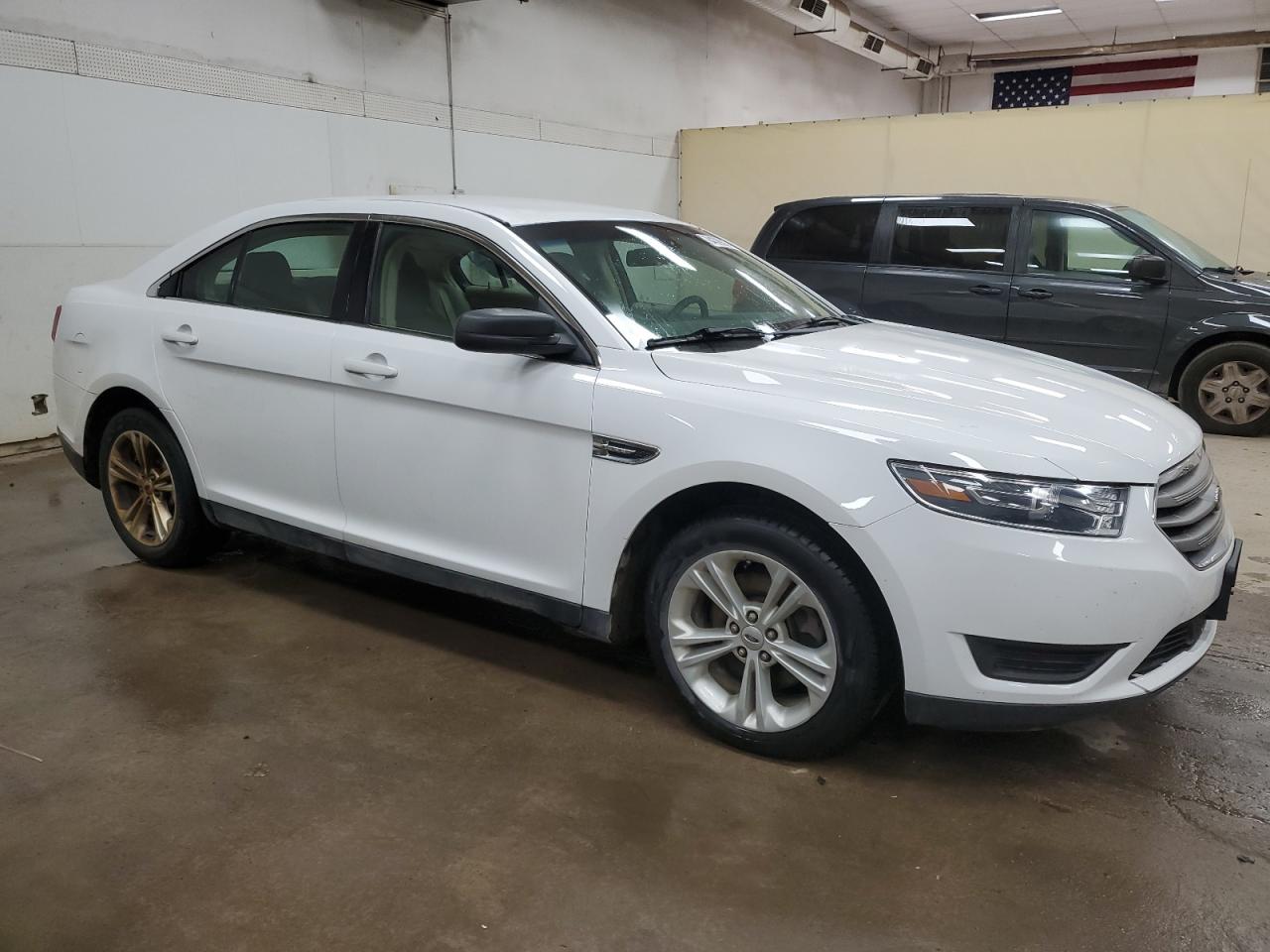 2018 FORD TAURUS SE photo 4