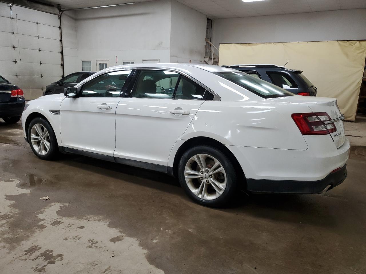 2018 FORD TAURUS SE photo 2