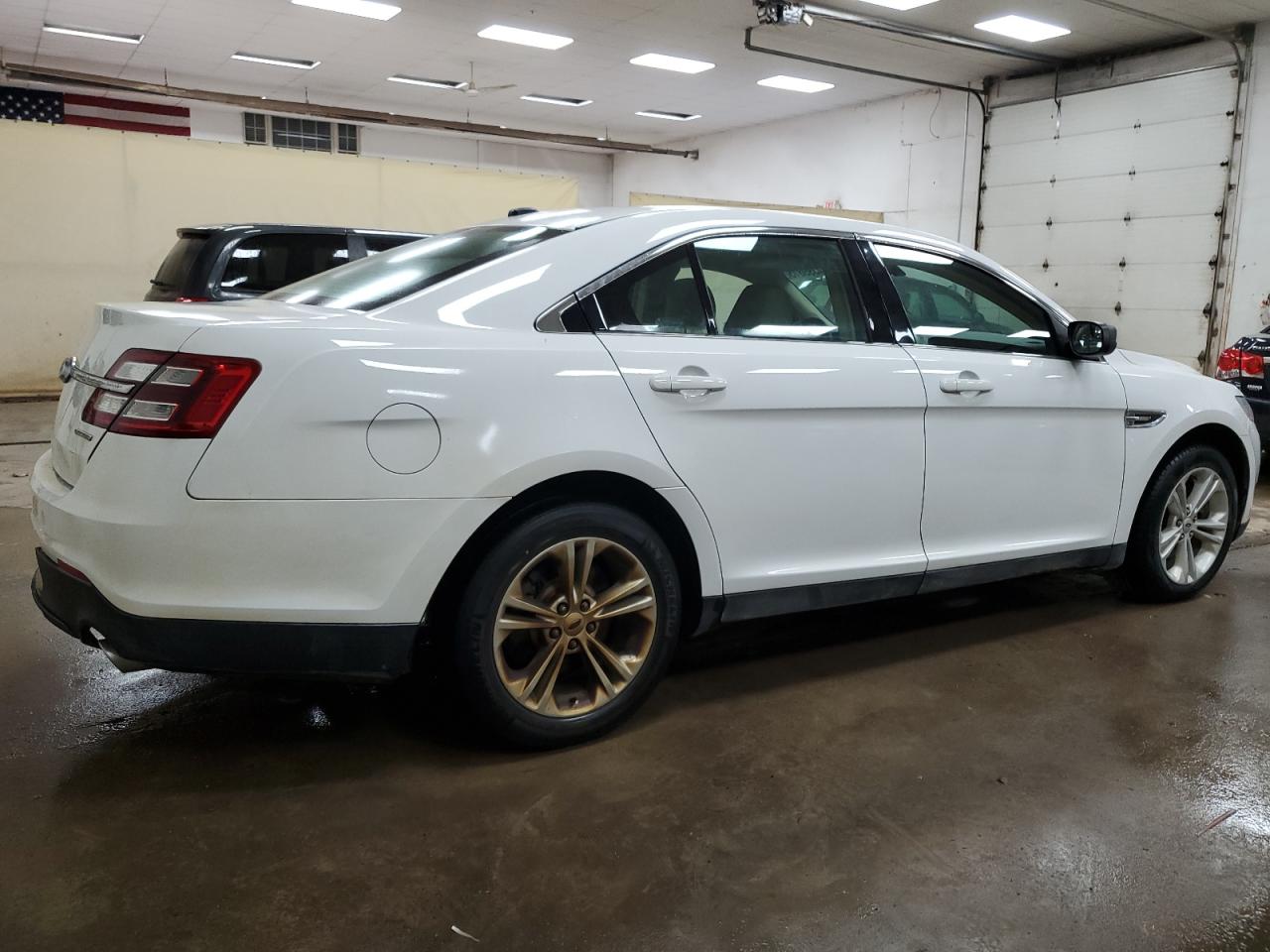2018 FORD TAURUS SE photo 3