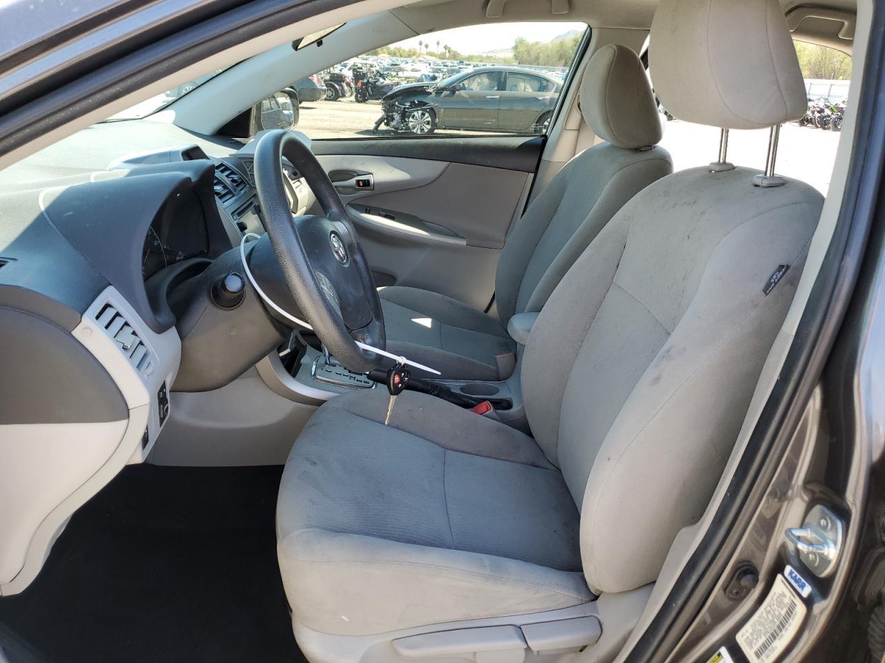 2013 TOYOTA COROLLA LE photo 7