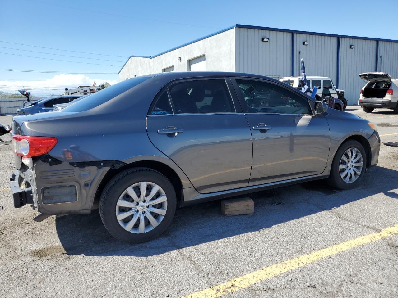 2013 TOYOTA COROLLA LE photo 3