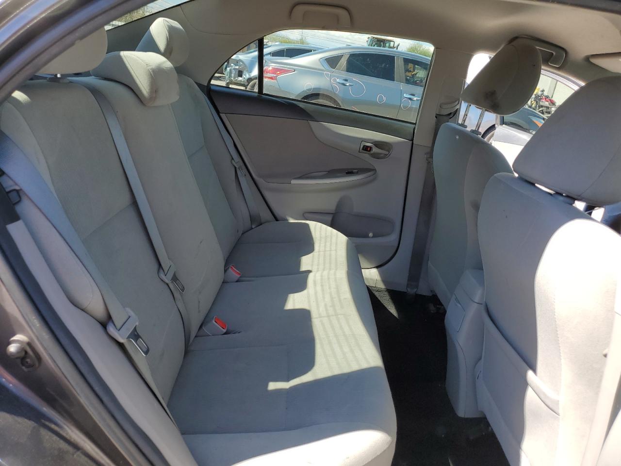 2013 TOYOTA COROLLA LE photo 10