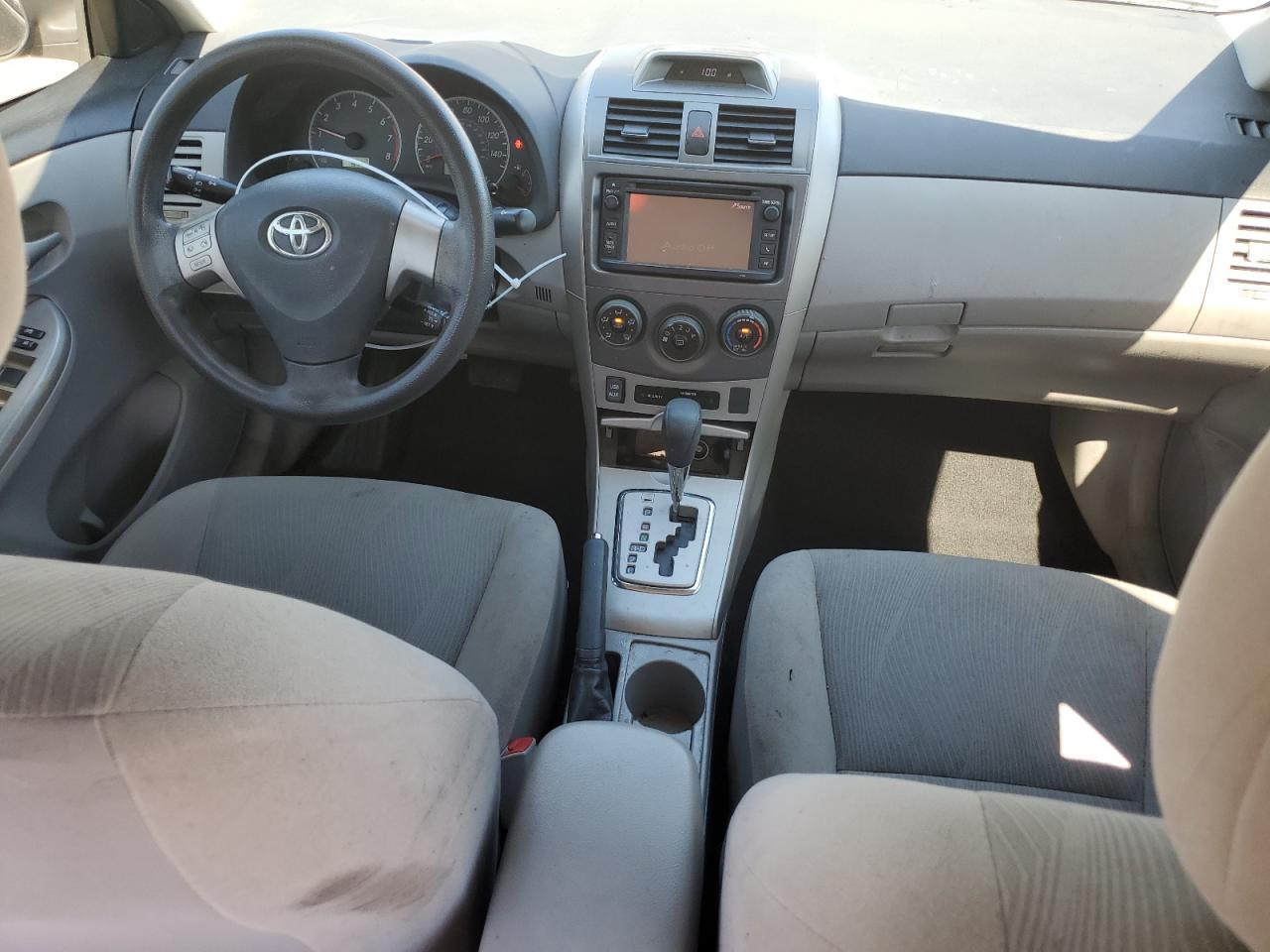 2013 TOYOTA COROLLA LE photo 8
