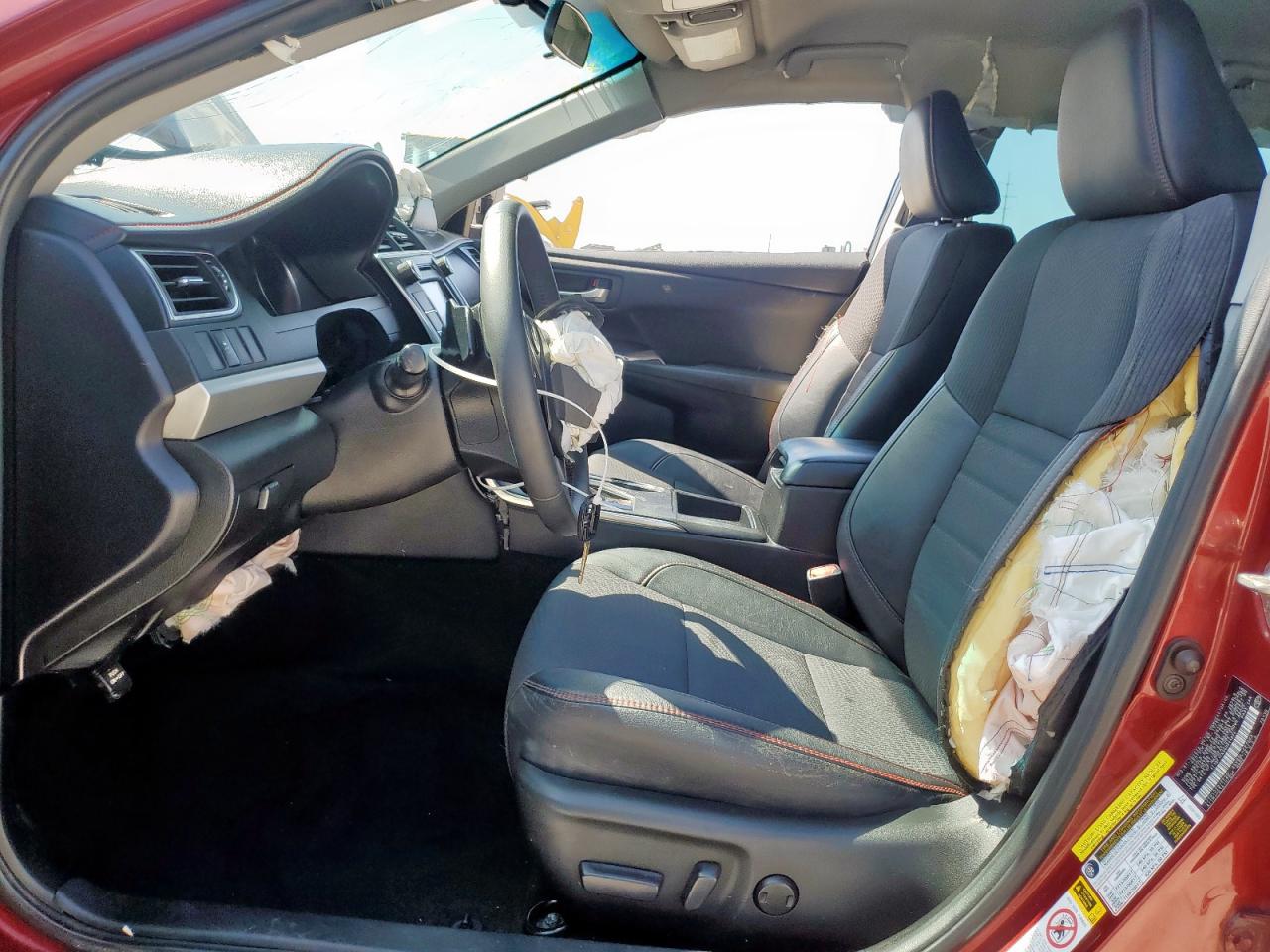 2016 TOYOTA CAMRY SE photo 13