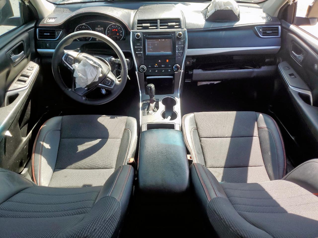 2016 TOYOTA CAMRY SE photo 15