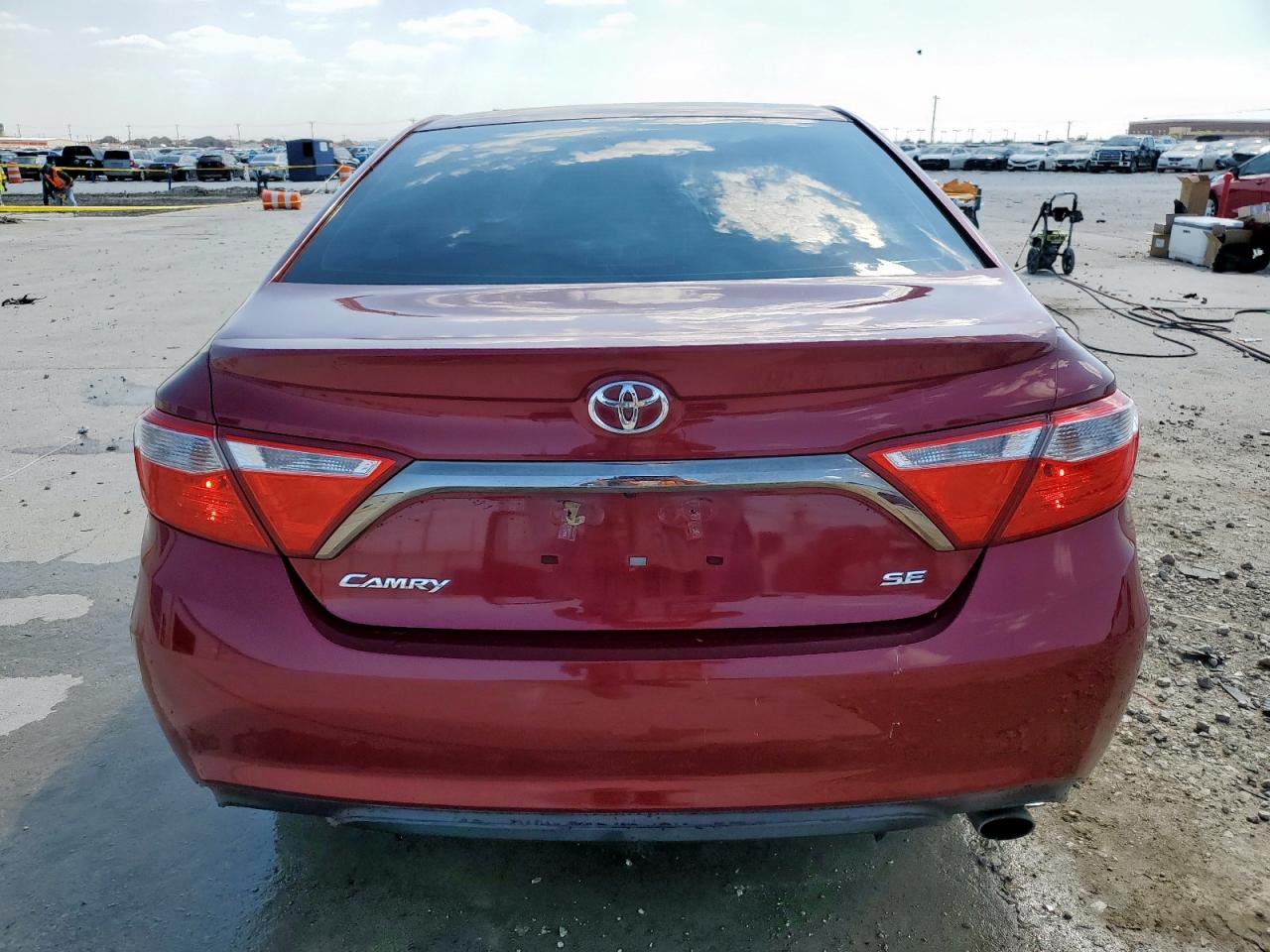 2016 TOYOTA CAMRY SE photo 11