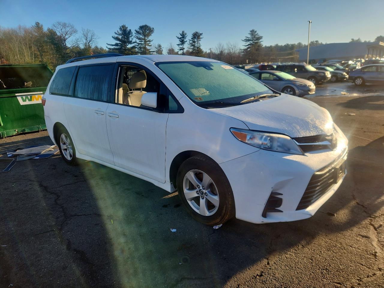 2020 TOYOTA SIENNA LE 8-PASSENGER photo 4