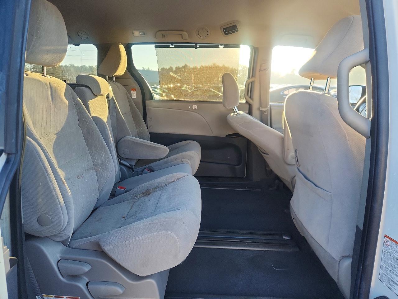 2020 TOYOTA SIENNA LE 8-PASSENGER photo 11