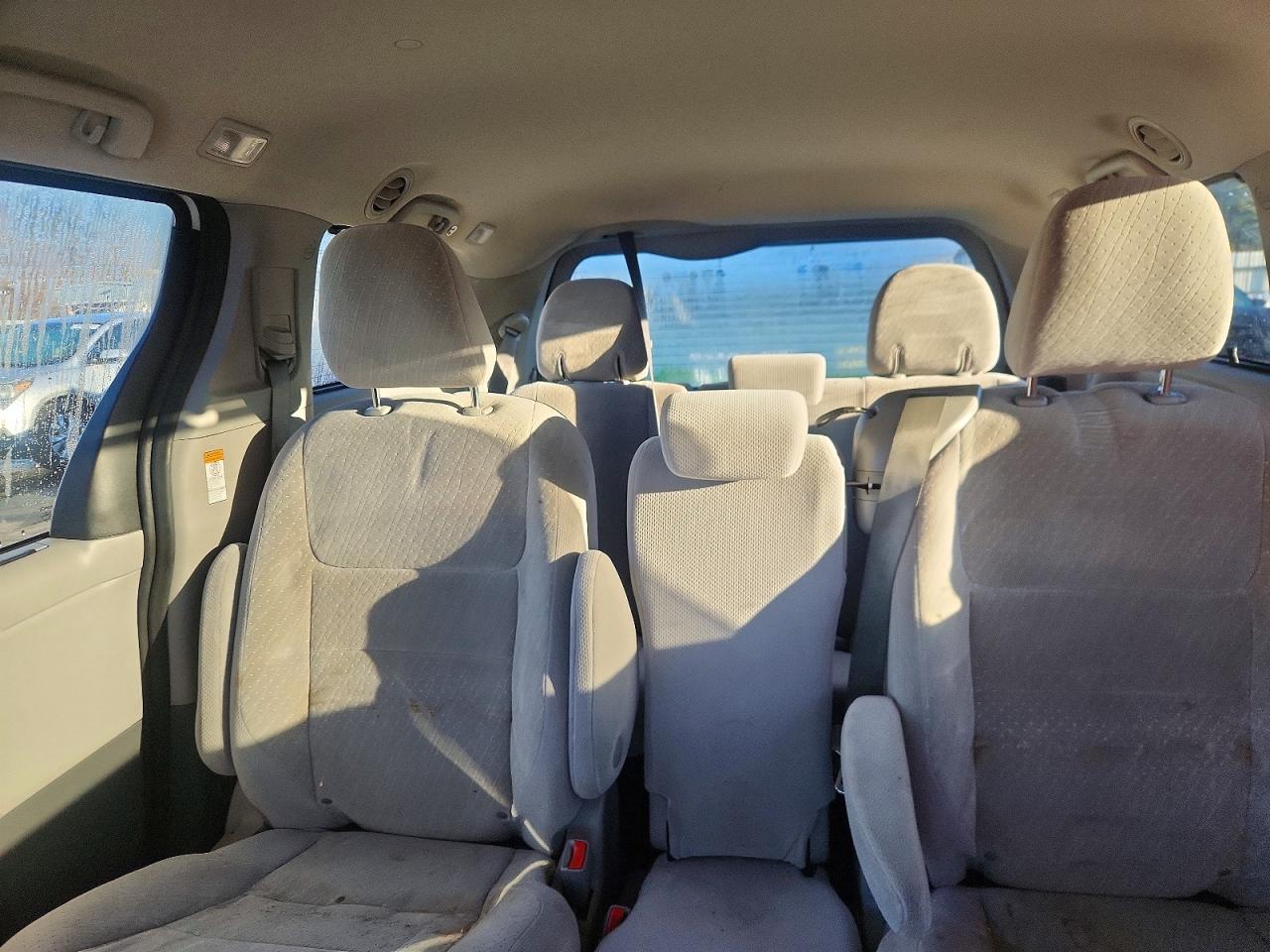 2020 TOYOTA SIENNA LE 8-PASSENGER photo 10