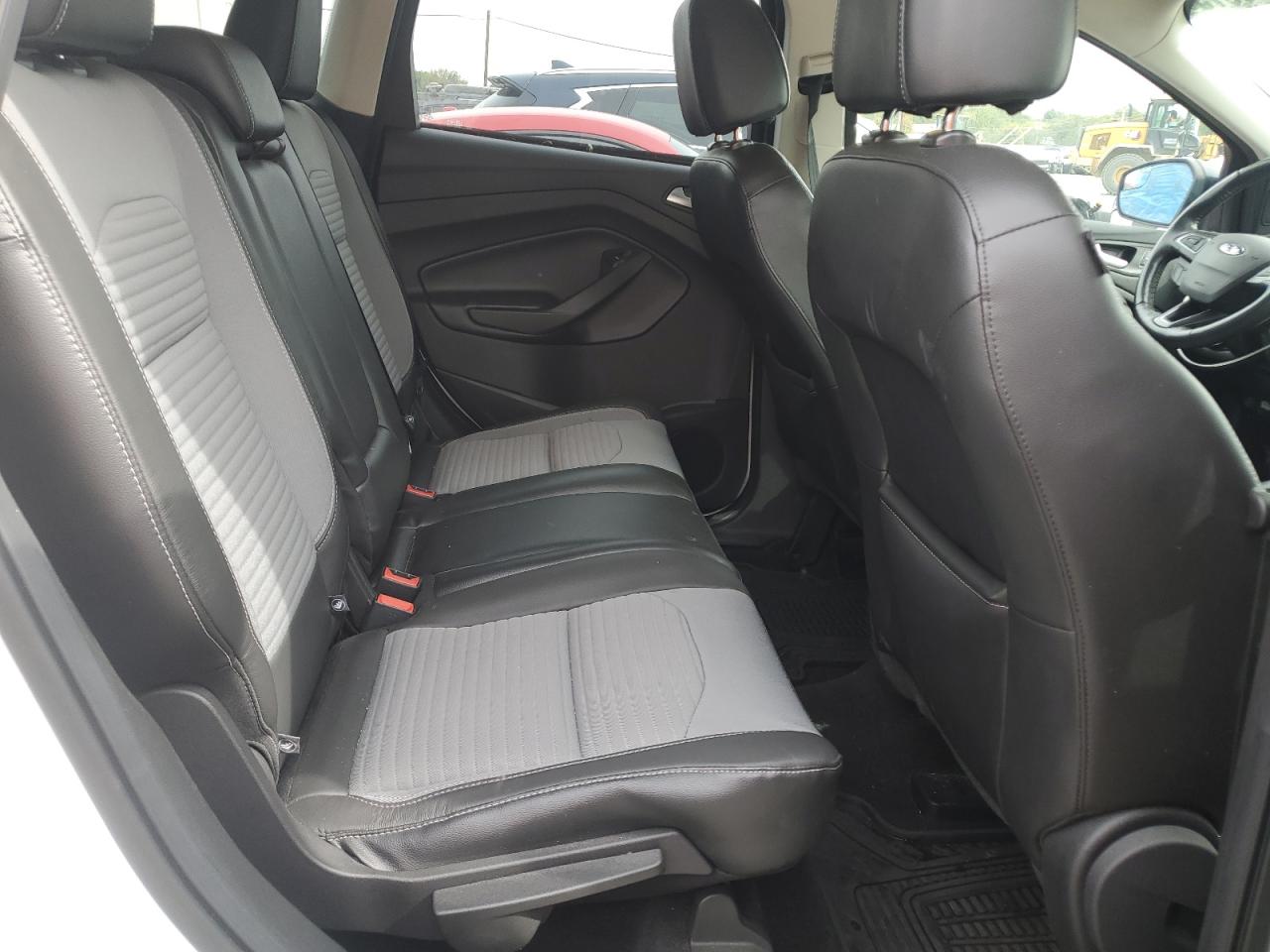 2017 FORD ESCAPE SE photo 21