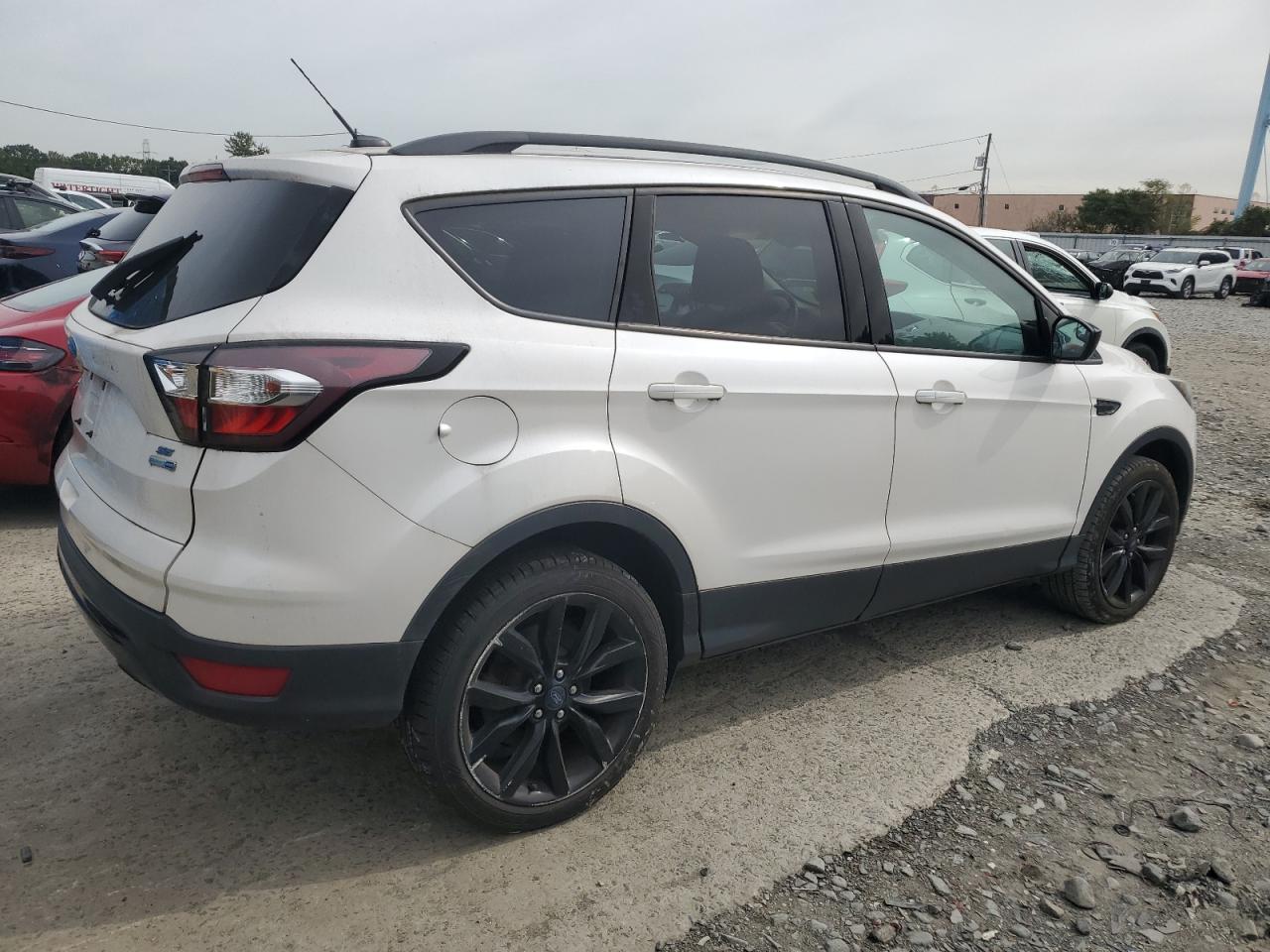 2017 FORD ESCAPE SE photo 5