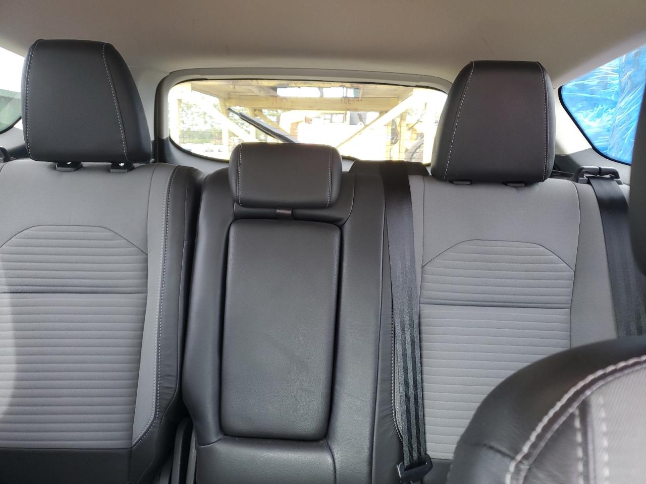 2017 FORD ESCAPE SE photo 19