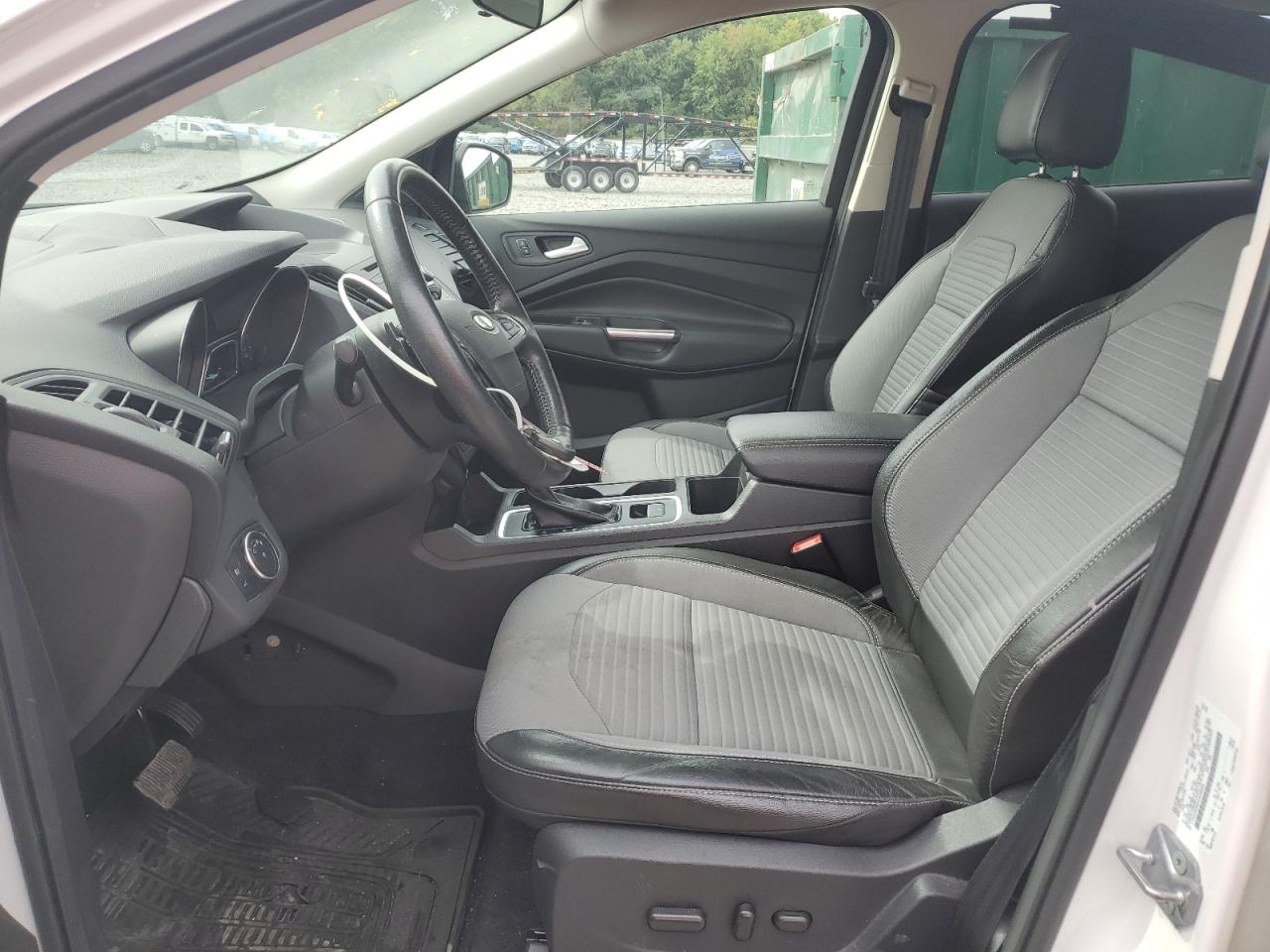 2017 FORD ESCAPE SE photo 13
