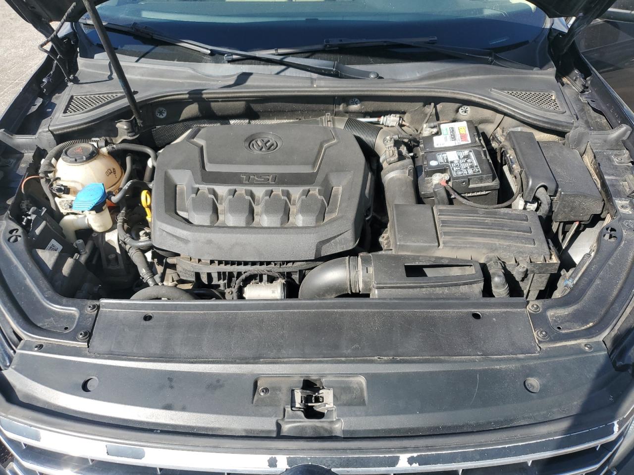 2018 VOLKSWAGEN PASSAT SE photo 31