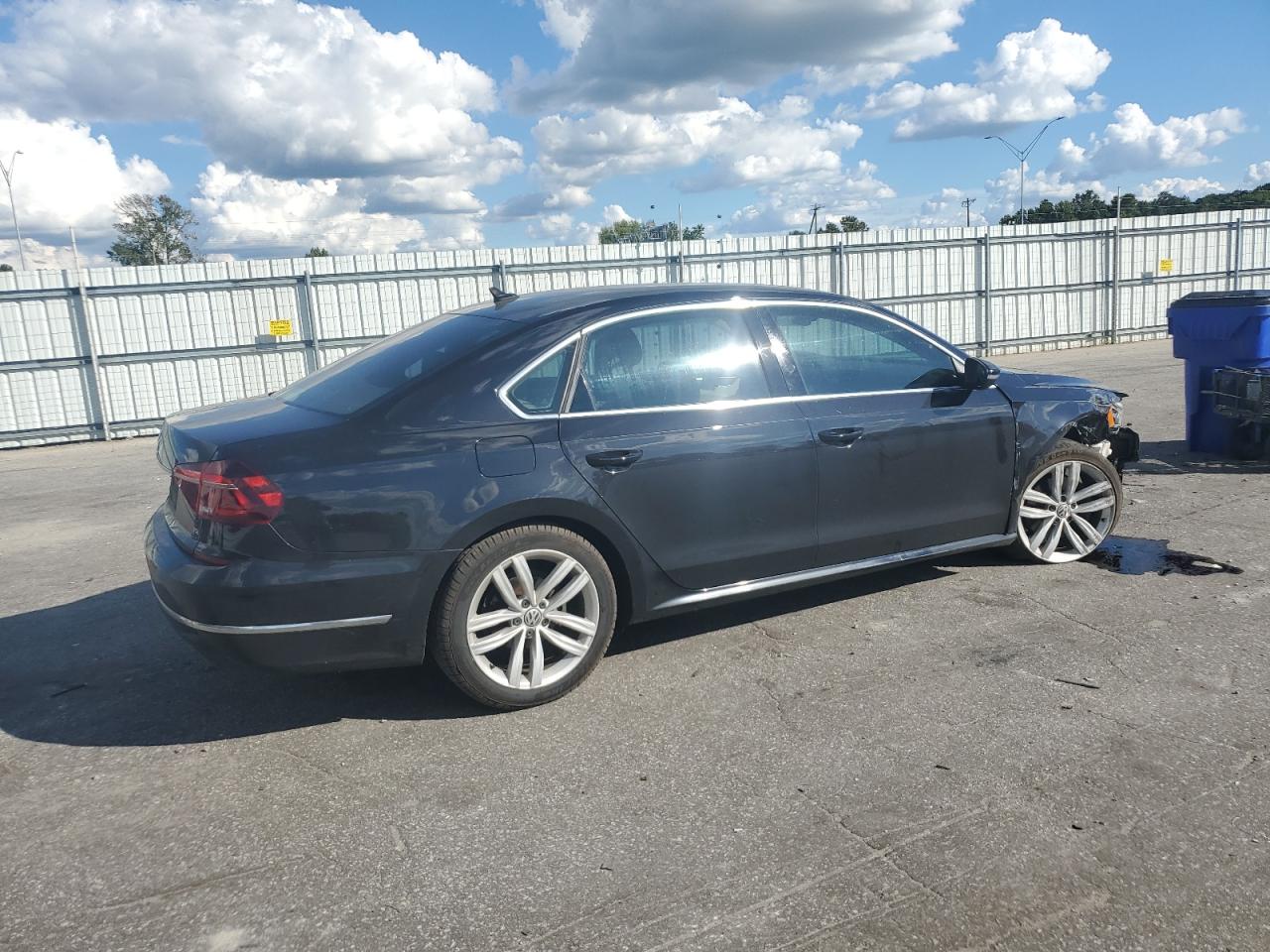 2018 VOLKSWAGEN PASSAT SE photo 7