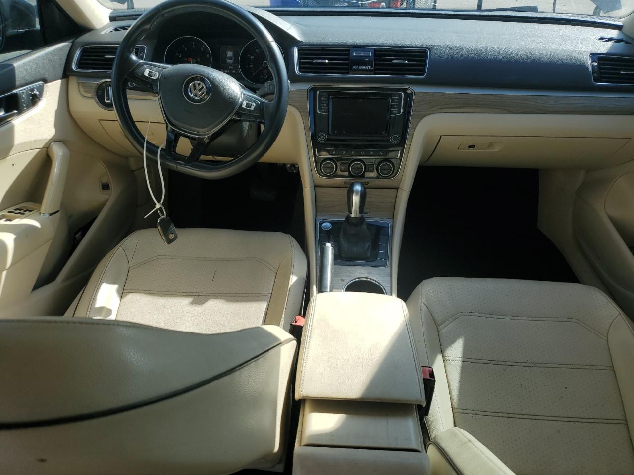 2018 VOLKSWAGEN PASSAT SE photo 22