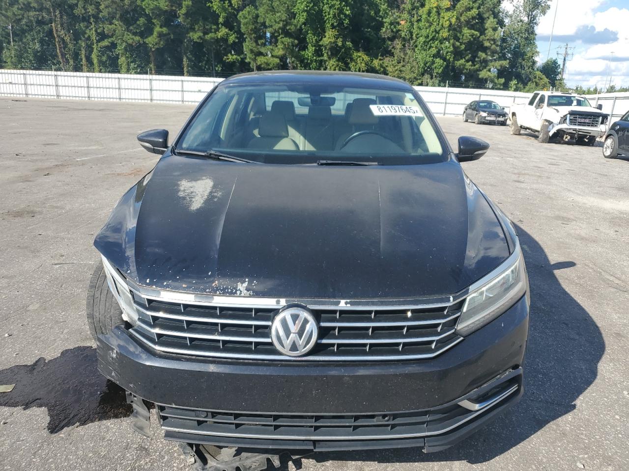 2018 VOLKSWAGEN PASSAT SE photo 13