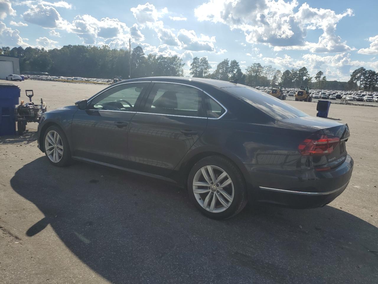 2018 VOLKSWAGEN PASSAT SE photo 4