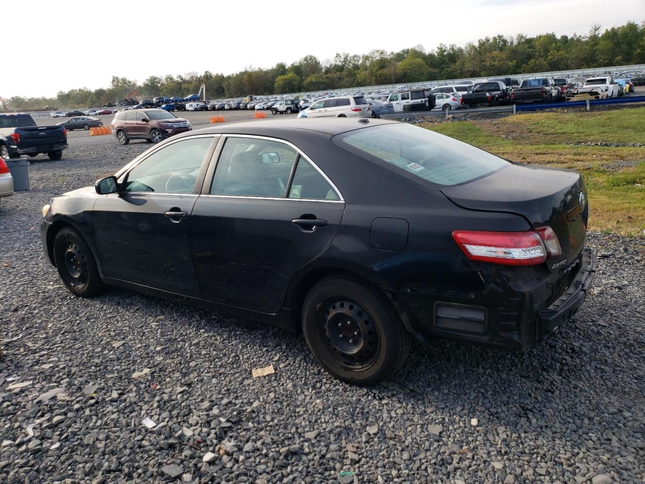 2010 TOYOTA CAMRY LE photo 3