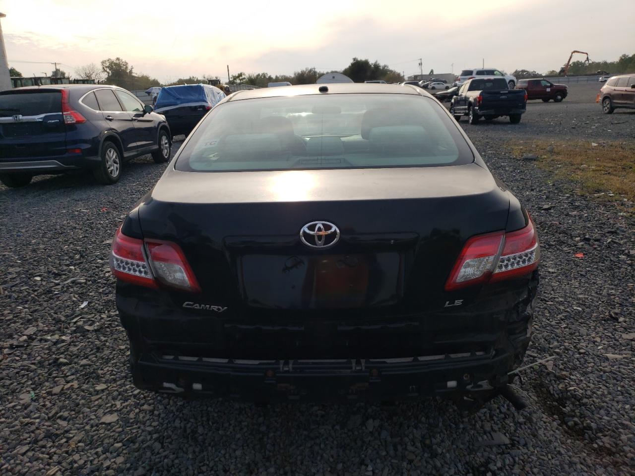 2010 TOYOTA CAMRY LE photo 11