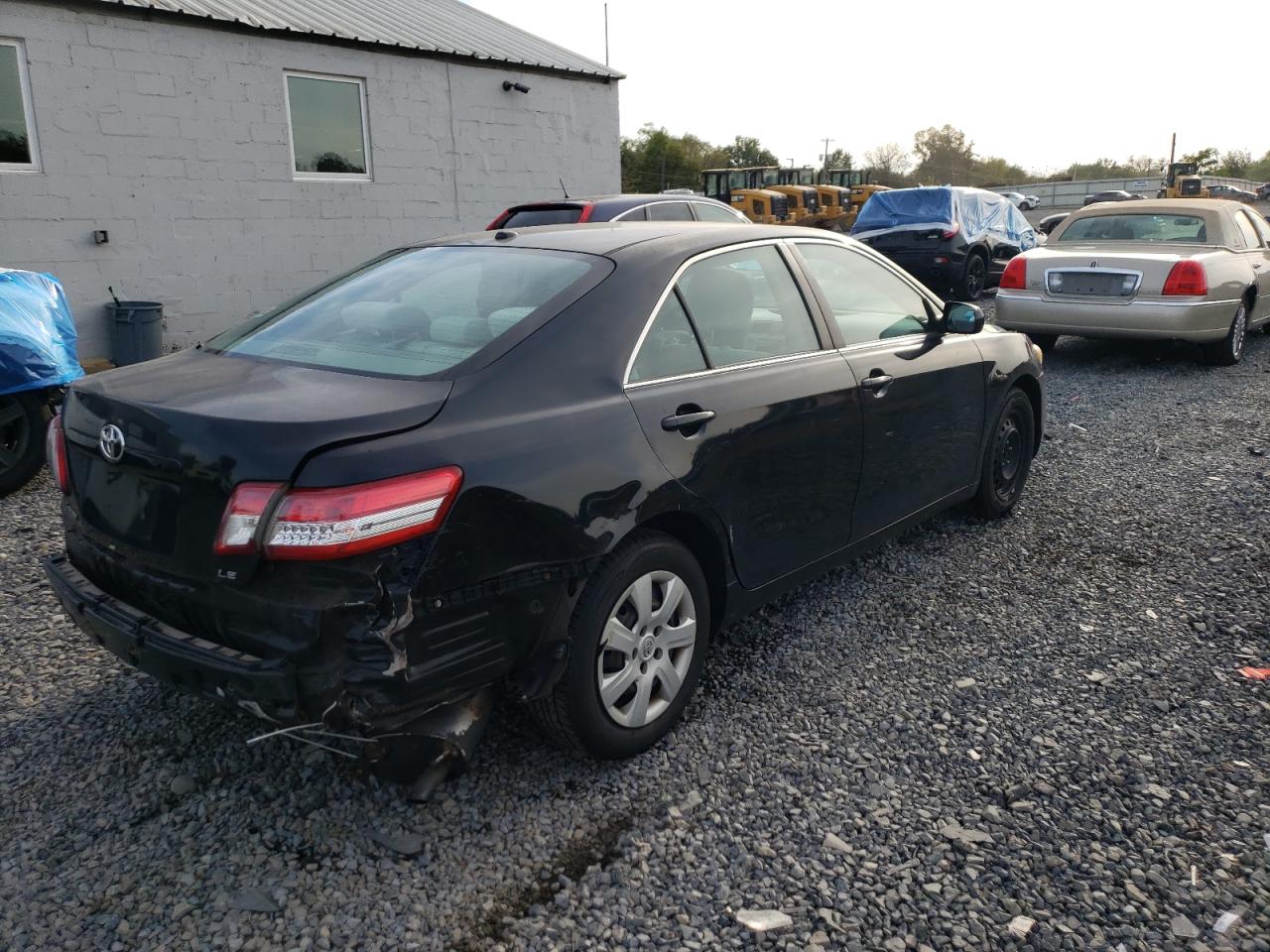 2010 TOYOTA CAMRY LE photo 5