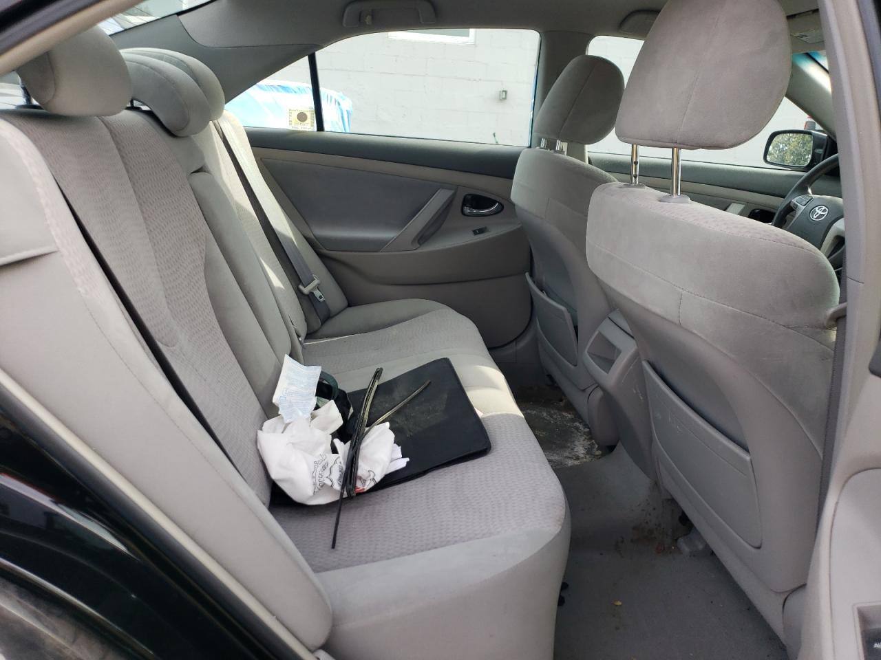 2010 TOYOTA CAMRY LE photo 19