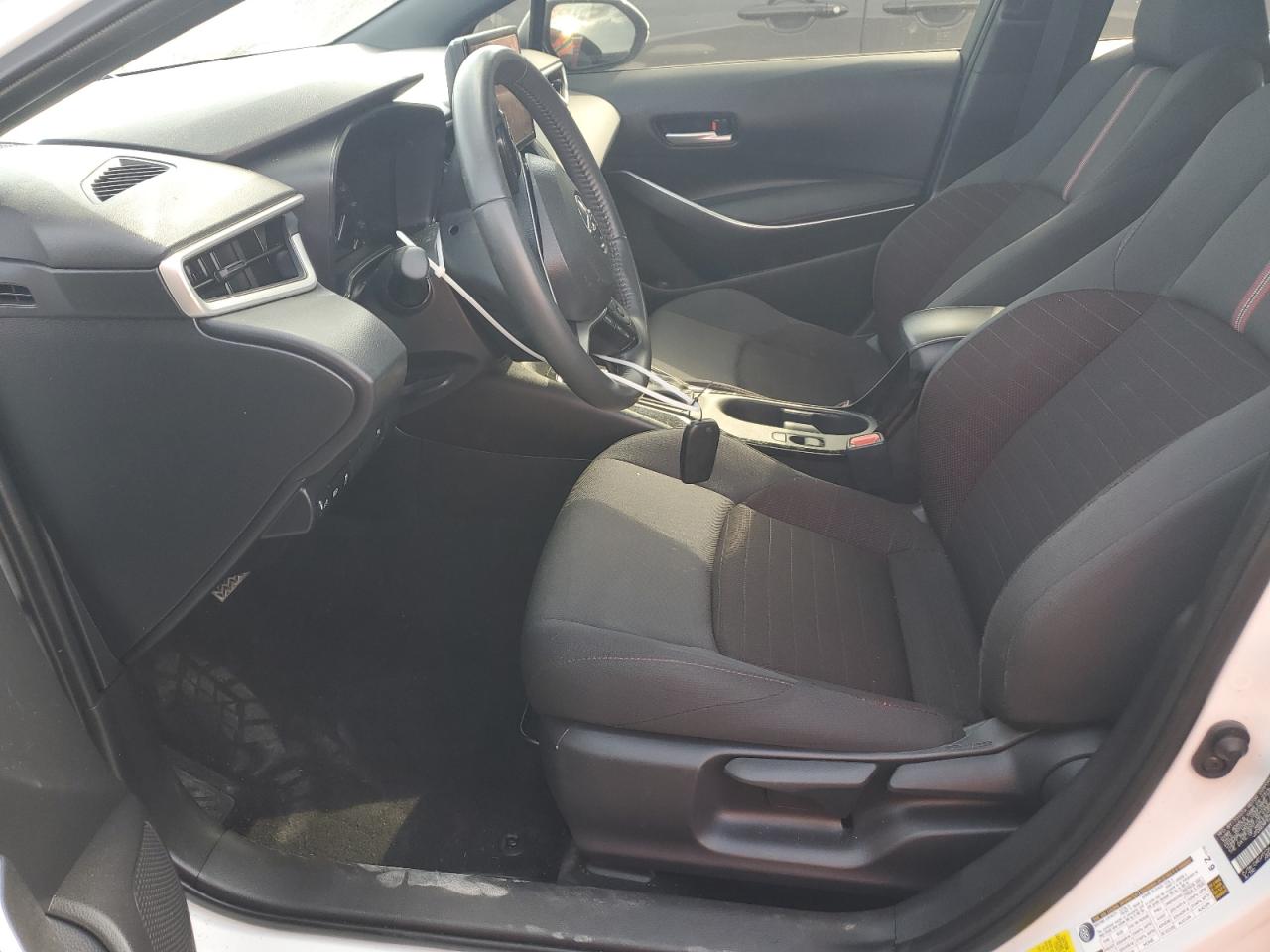2025 TOYOTA COROLLA LE photo 13