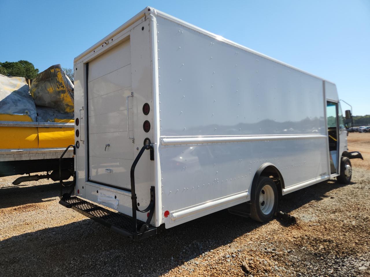2023 FORD F59 photo 3