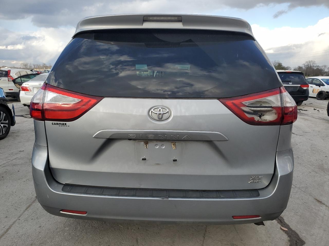 2016 TOYOTA SIENNA XLE photo 6
