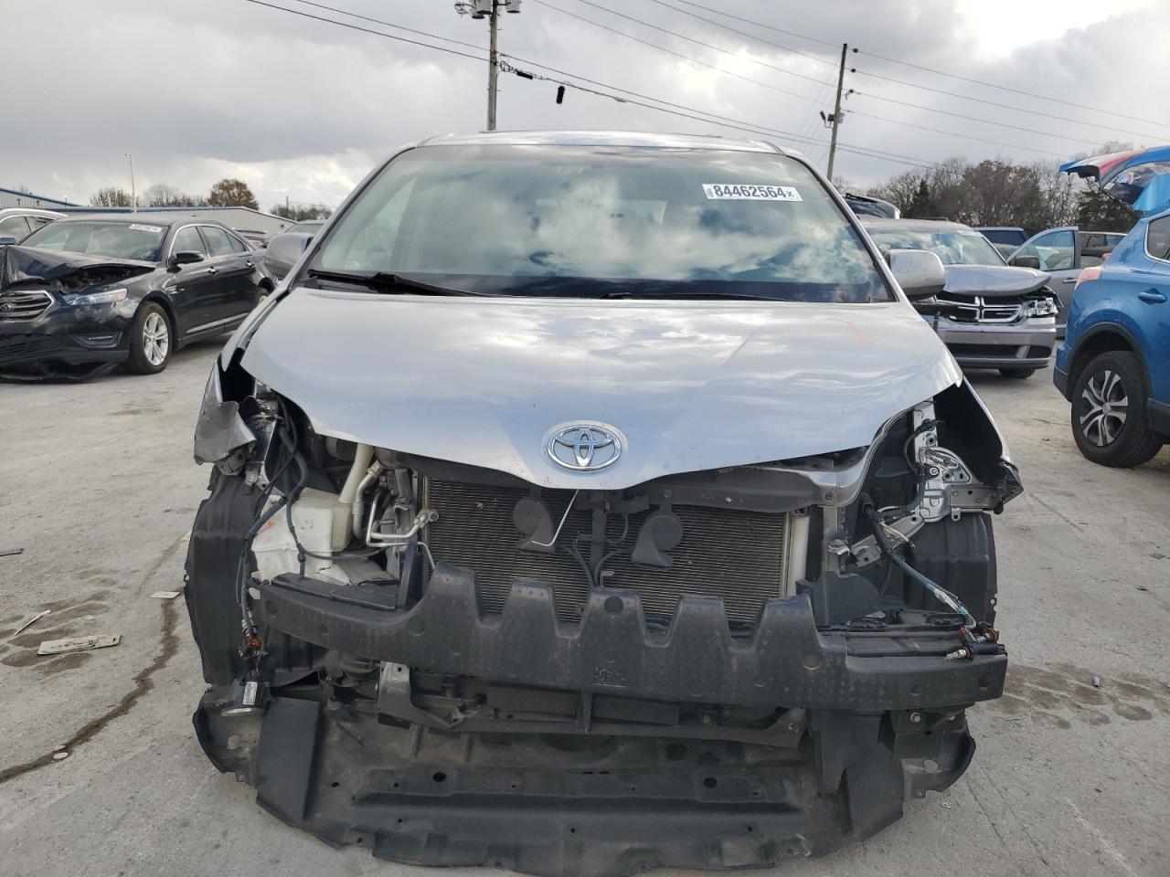 2016 TOYOTA SIENNA XLE photo 5