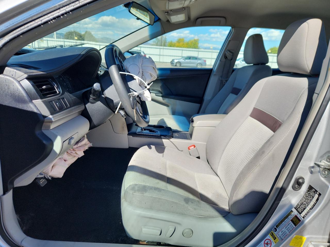 2012 TOYOTA CAMRY LE photo 13