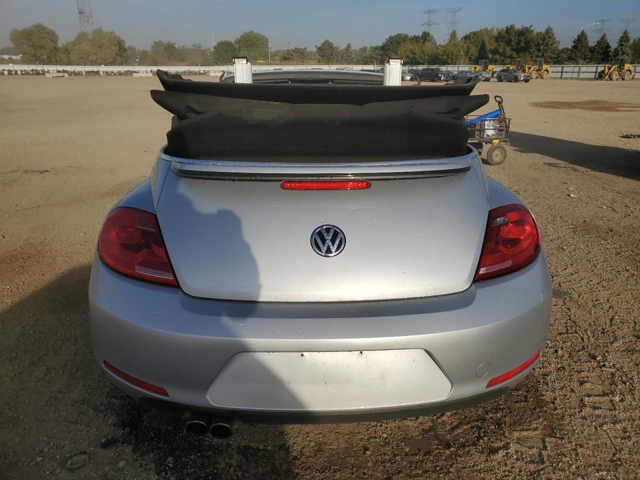 2013 VOLKSWAGEN BEETLE photo 6