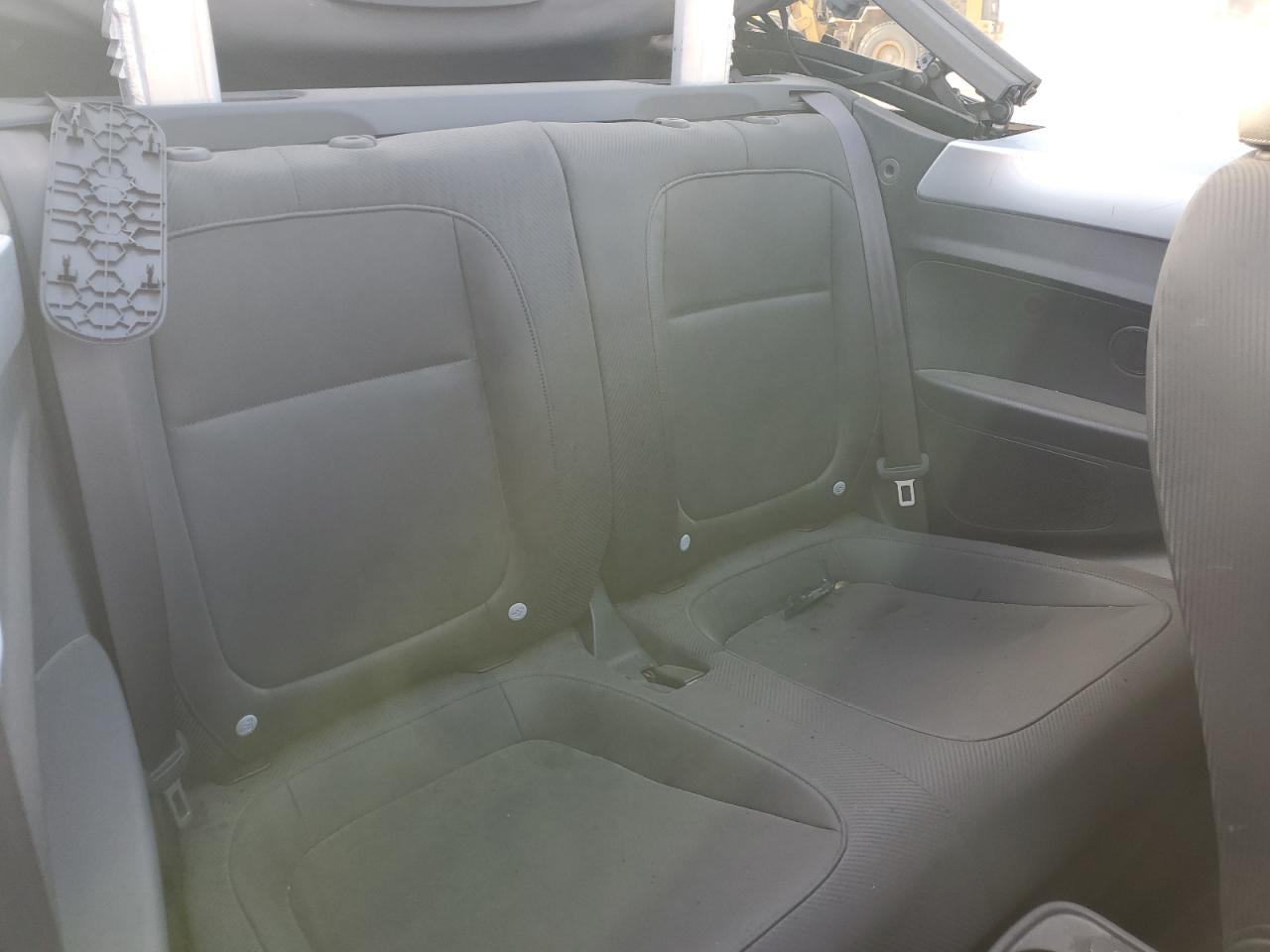 2013 VOLKSWAGEN BEETLE photo 10