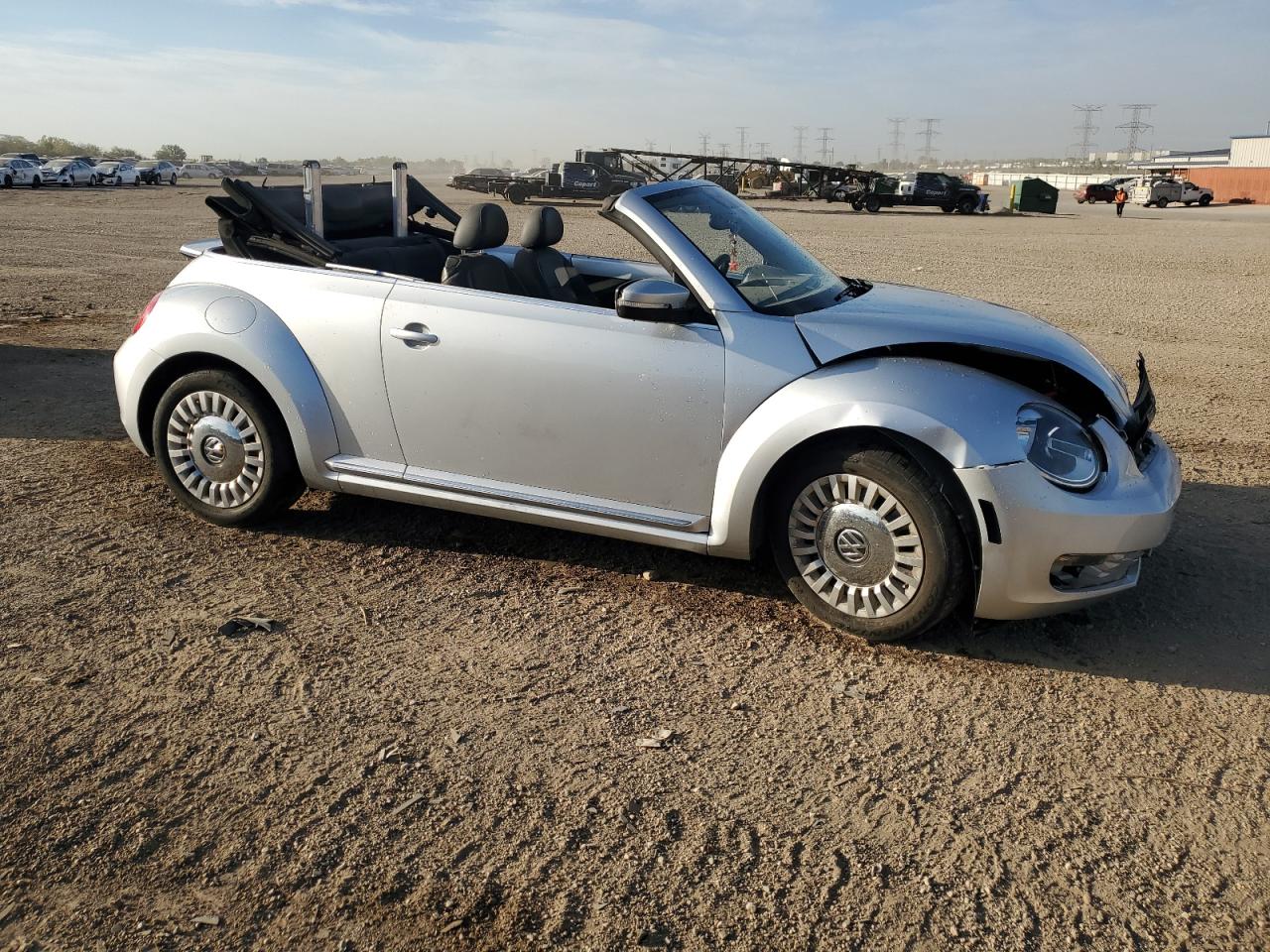 2013 VOLKSWAGEN BEETLE photo 4