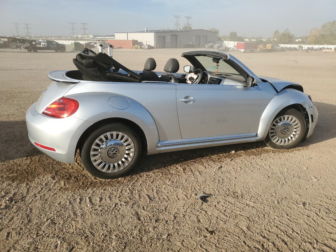2013 VOLKSWAGEN BEETLE photo 3