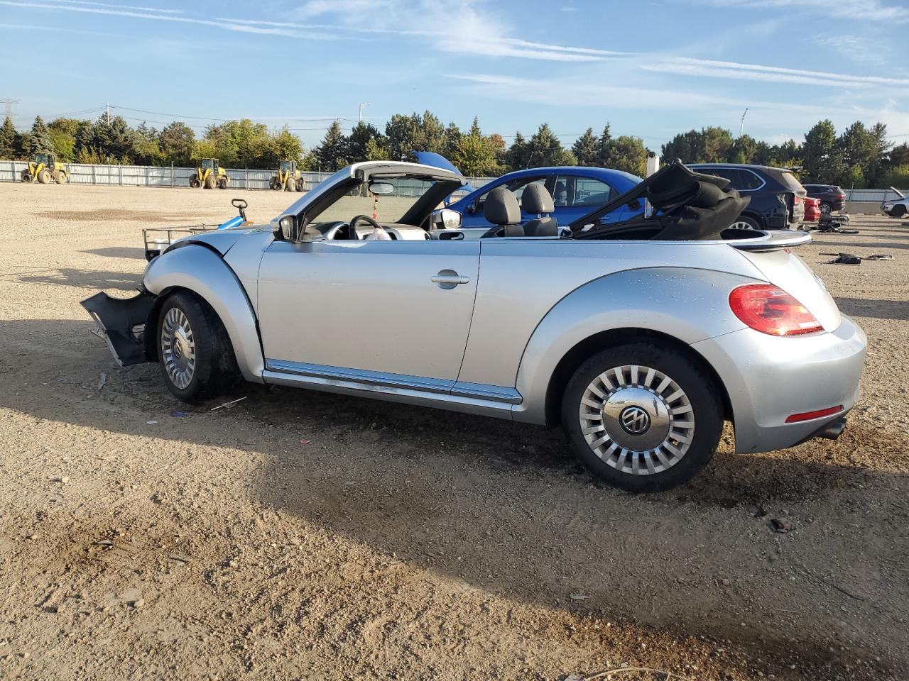 2013 VOLKSWAGEN BEETLE photo 2