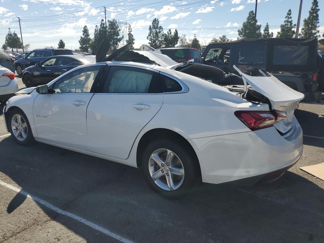 2022 CHEVROLET MALIBU LT photo 2
